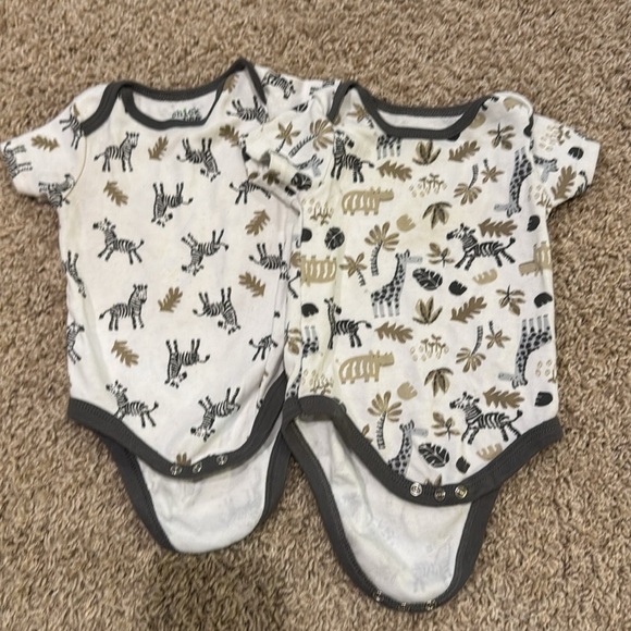 14 pieces Boys 6-9 month Bundle Camp and Dino Mickey Tee Pants and Body Suits - Picture 3 of 11